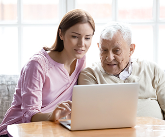 בת משפחה מטפלת